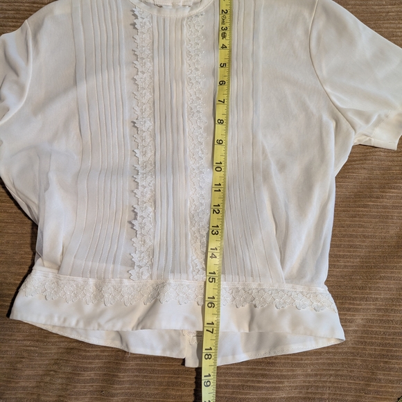 Elegant Vintage White Lace Trimmed Women's Top - Picture 9 of 9